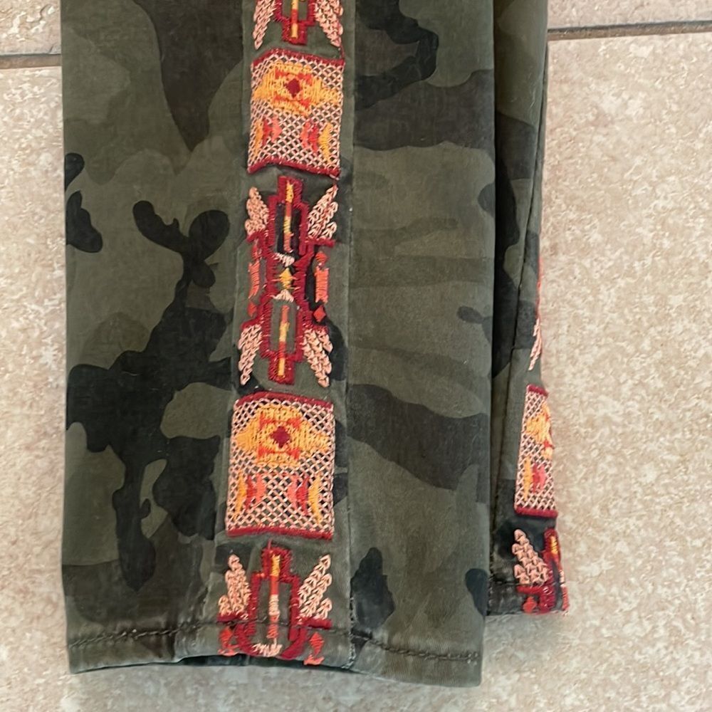 Brand New Driftwood Jackie Camo Pants‎ - Size: 25 - Picture 7 of 9